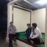 Bhabinkamtibmas Desa Gadog Aiptu STP Sirait Sampaikan Imbauan Kamtibmas di Poskamling Warga Megamendung