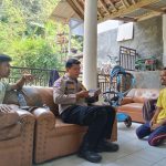 Bhabinkamtibmas Polsek Tanjungsari Sambang Warga Desa Sukarasa, Sampaikan Himbauan Kamtibmas dan Edukasi TPPO