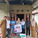 DinsosPPrPa Pessel Salurkan Bantuan dan Monev Rumah Sehat Terpadu di Ranah Pesisir