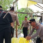 Kapolsek Talawi dan Warga Robohkan Gubuk Narkoba di Tepian Sungai Indrayaman ​