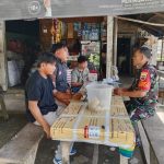 Komsos Dengan warga Di desa Binaan,Babinsa Eratkan Silahturahmi dan serap informasi