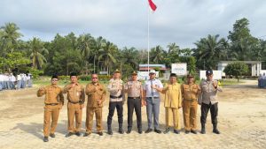 Kapolsek Kempas IPTU DANU HIDAYAT, S.E,.M.M Jadi Pembina Upacara Hardiknas di SMA Dharma Pendidikan diKelurahan Kempas Jaya, Kecamatan Kempas.