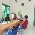 Babinsa Koramil 02/Sorkam Laksanakan Komsos dengan Masyarakat di Kantor Desa Madani